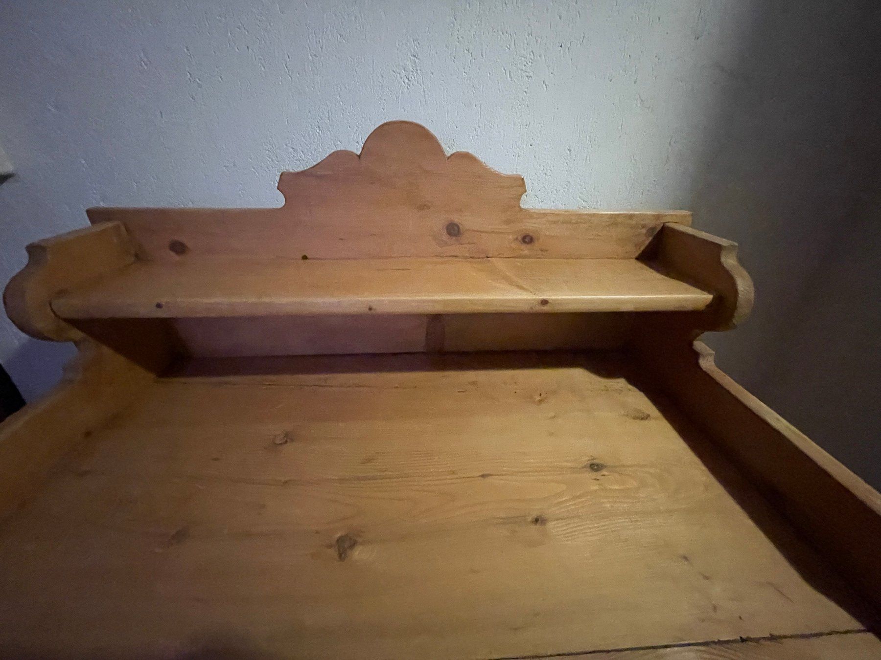 Commodes: Antikes Holzmöbel mit Schublade – D'occasion à Hausen am Albis par Werk3 2