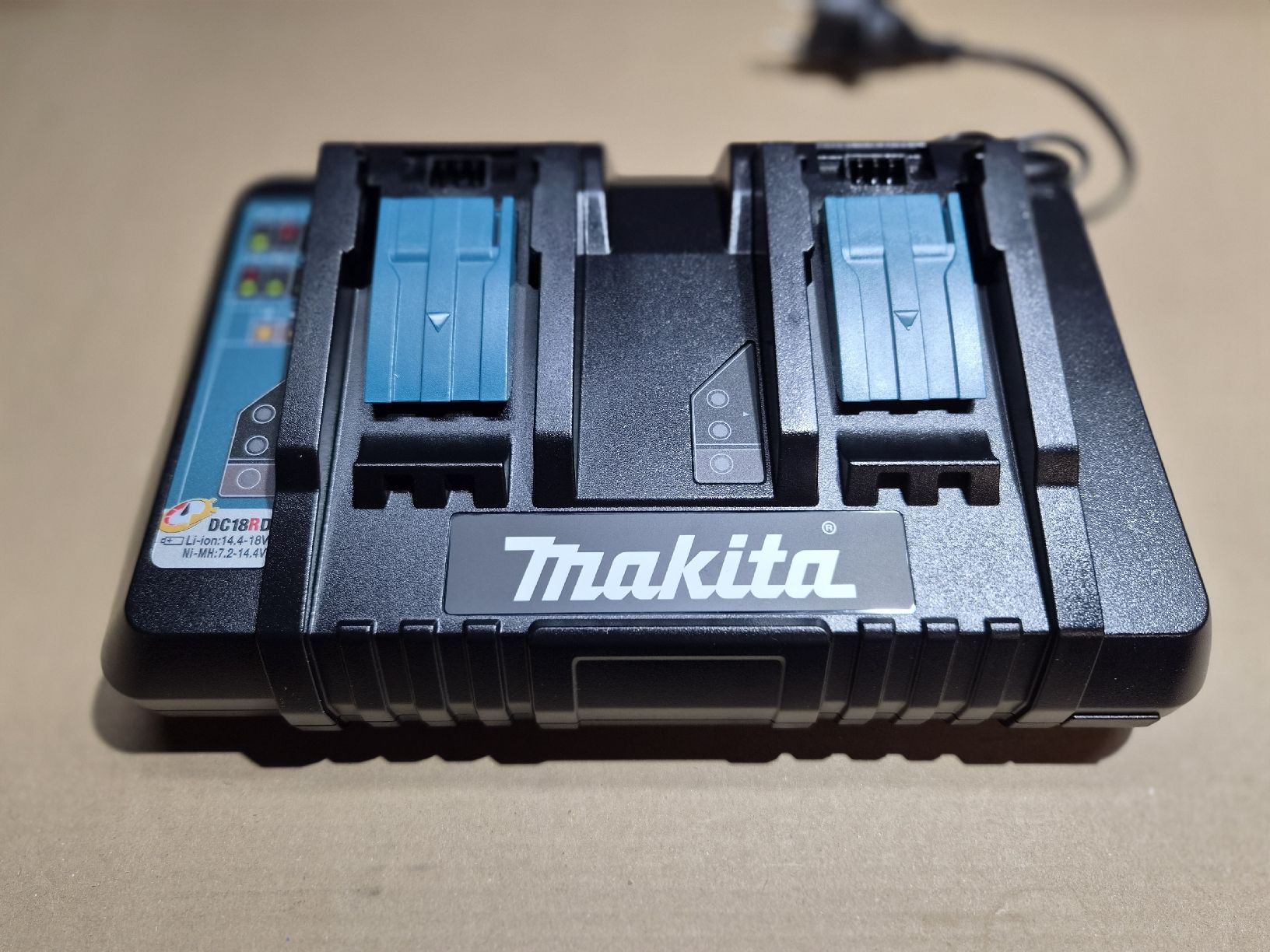 Makita Caricatori & Batterie: Makita DC18RD Ladegerät Doppelladegerät Neu – Nuovo e nell'imballaggio originale da Reutigen venduto da beore 4