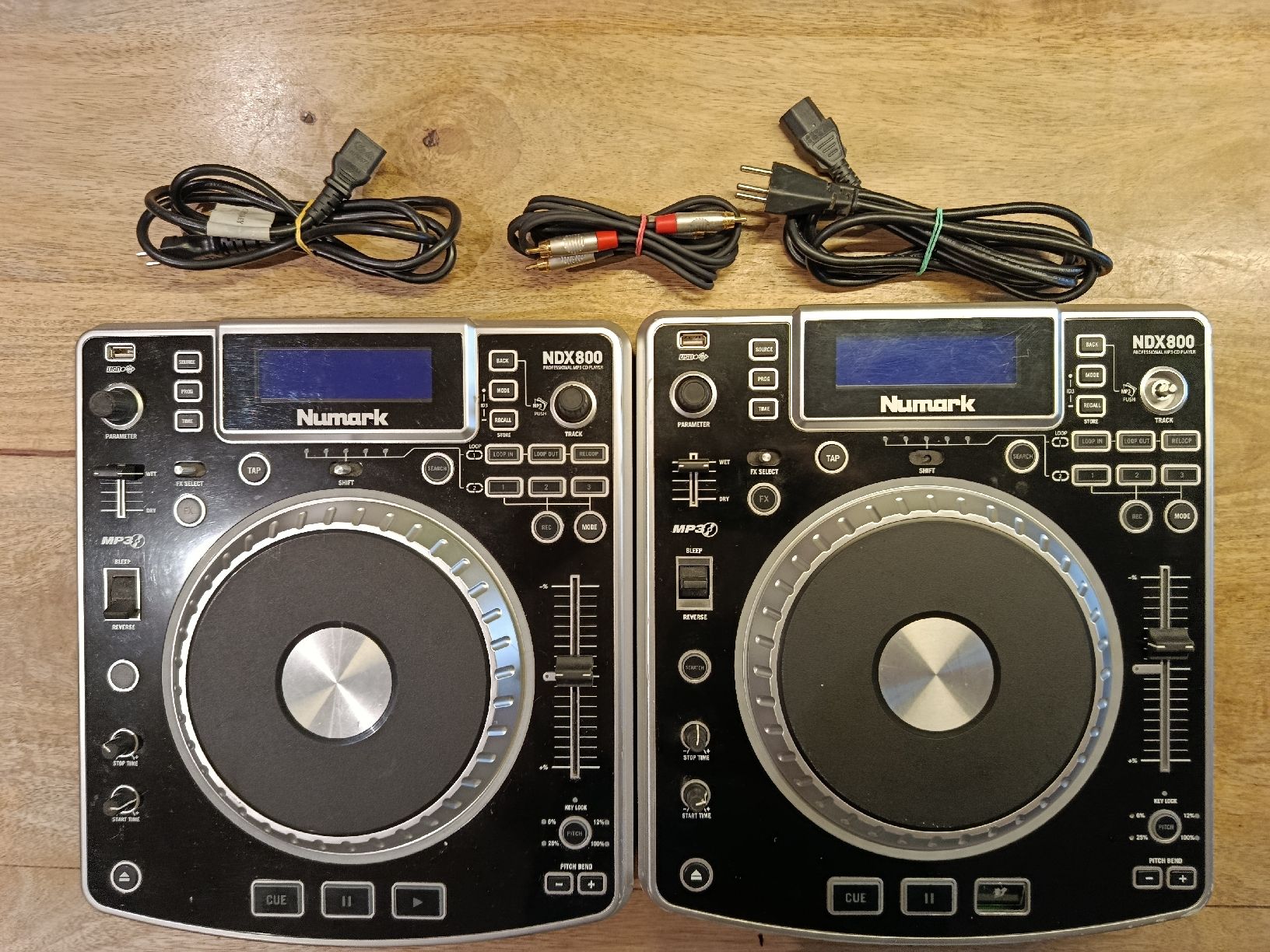 Numark Console di mixaggio: 2 Numark NDX800 DJ CD-Player  – Usato da Wattwil venduto da sunicheyenne 8