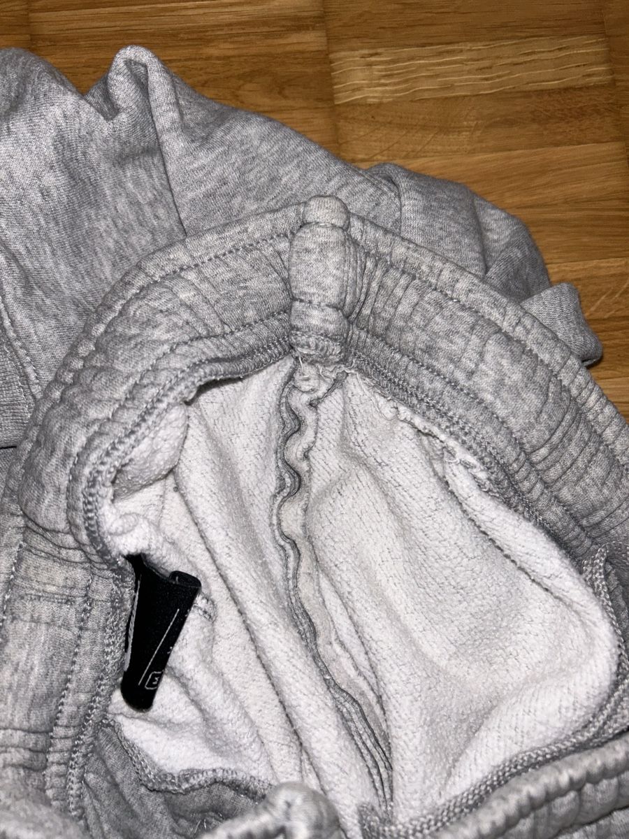Nike Pantaloni: Nike Jogginghose Grösse M grau – Usato da Bern venduto da sor_5lyt 7