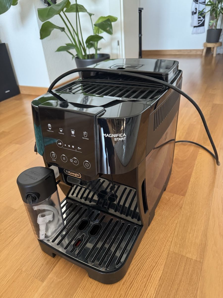 De'Longhi Machines à café & Machines à expresso: De Longhi Magnifica Start – D'occasion à Basel par Tizi.L 1