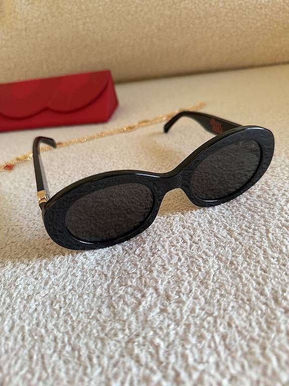 Occhiali & Lenti: Black sunglasses - Worn once – Usato da Genève venduto da eka_c9sf