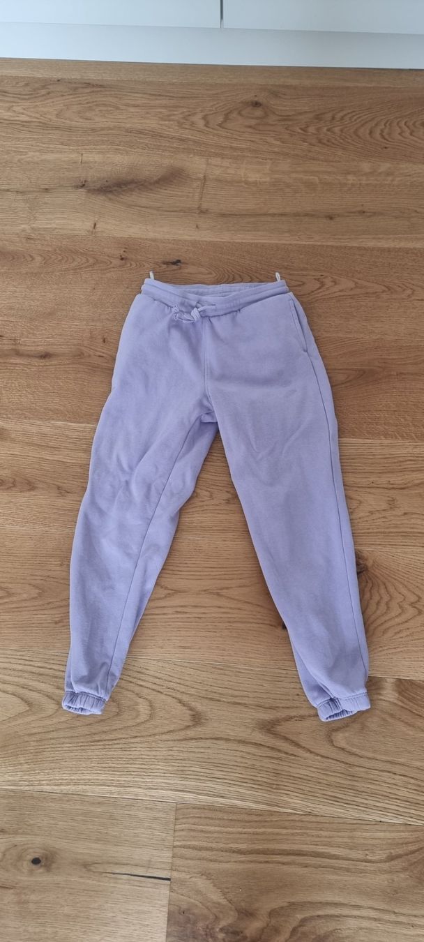 Lotti & Set di vestiti: 3er-Set: Mädchen-Trainerhosen Grösse 122 – Usato da Lachen SZ venduto da allesweg78 4