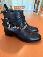 Schwarze Leder Stiefeletten Gr 38 mit Kette und Schnallen