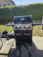 Grill à gaz avec broche électrique