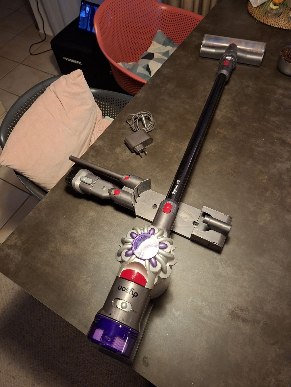 Dyson Aspirateurs & Accessoires: Dyson V8 Akku-Staubsauger evtl Defekt – Défectueux à Zürich par Mountainswiss88 3