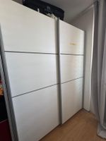 Schwebetürenschrank weiss mit Kleiderstange und Fächern