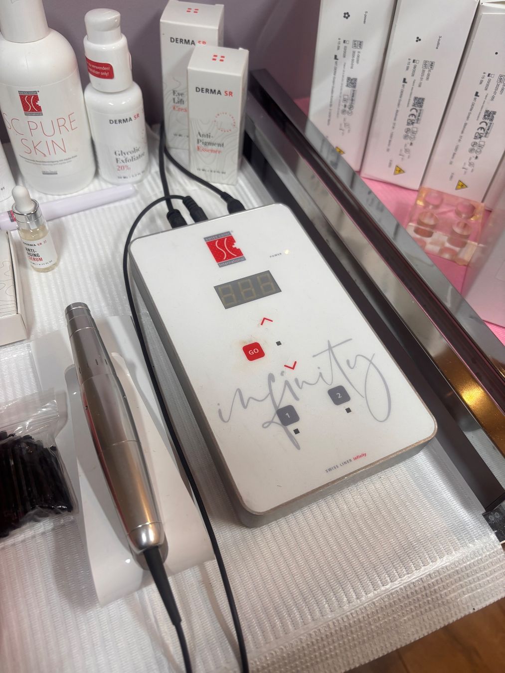 Cura del viso: Swiss liner Infinity Permanent Make-up Gerät – Usato da Brugg AG venduto da Burissa