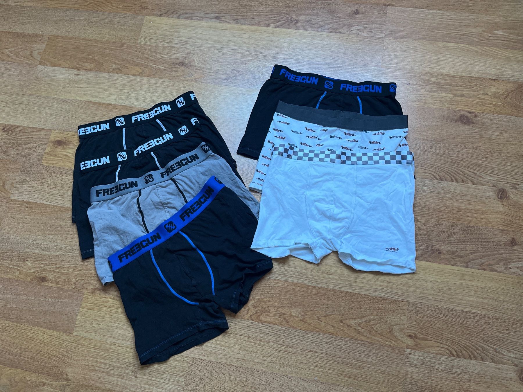 Biancheria intima: Lot de 7 slips (taille 164) – Usato da Genève venduto da fyshbird