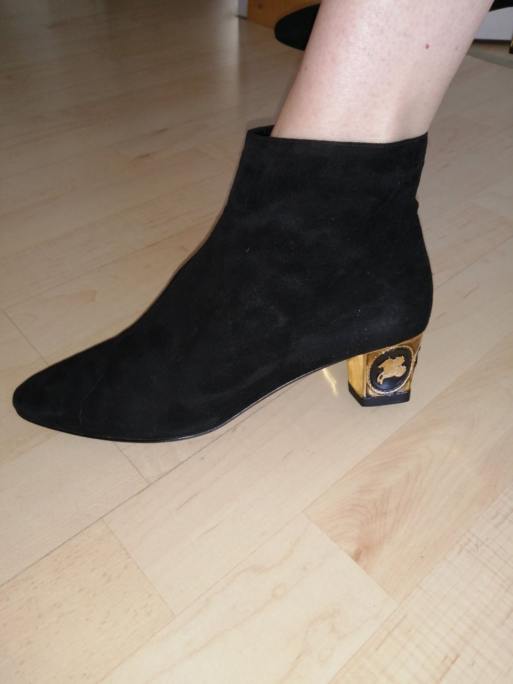 Damenschuhe: Stiefeletten  aus echtem Wildleder – Gebraucht aus Buchrain von nat_pl5p