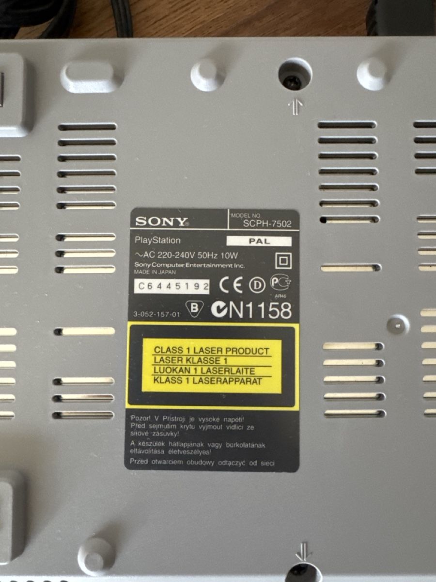 Sony Konsolen: Sony PlayStation 1 Konsole inkl. Controller und Kabel – Gebraucht aus Lenzburg von eyworld 1