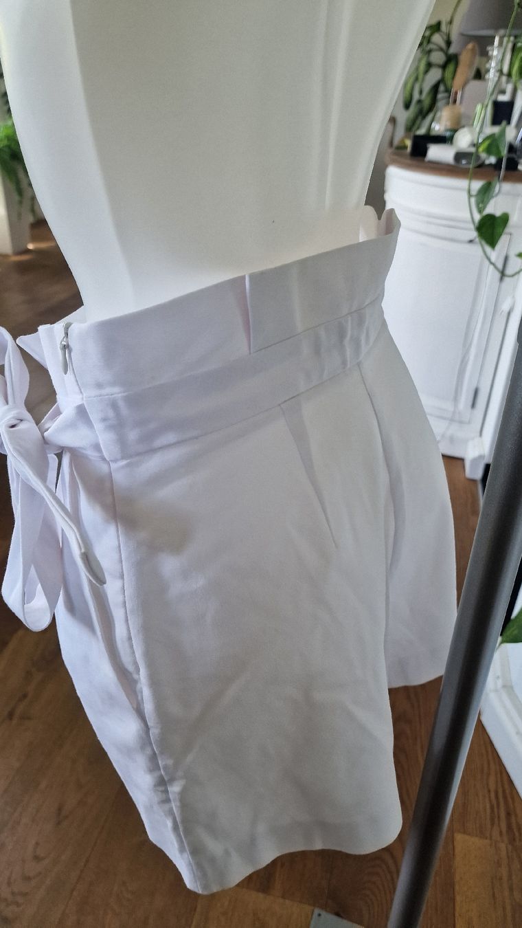 Zara Pantaloni: Zara Sommer Shorts – Nuovo (secondo la descrizione) da Wald ZH venduto da Cjp 1