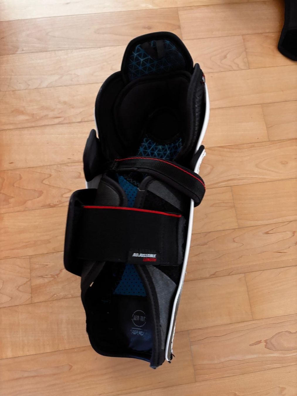 Ccm Protezioni & Imbottiture: CCM Jetspeed FT8 Pro Schienbeinschoner Grösse 13 – Usato da Zürich venduto da Prophil1 5