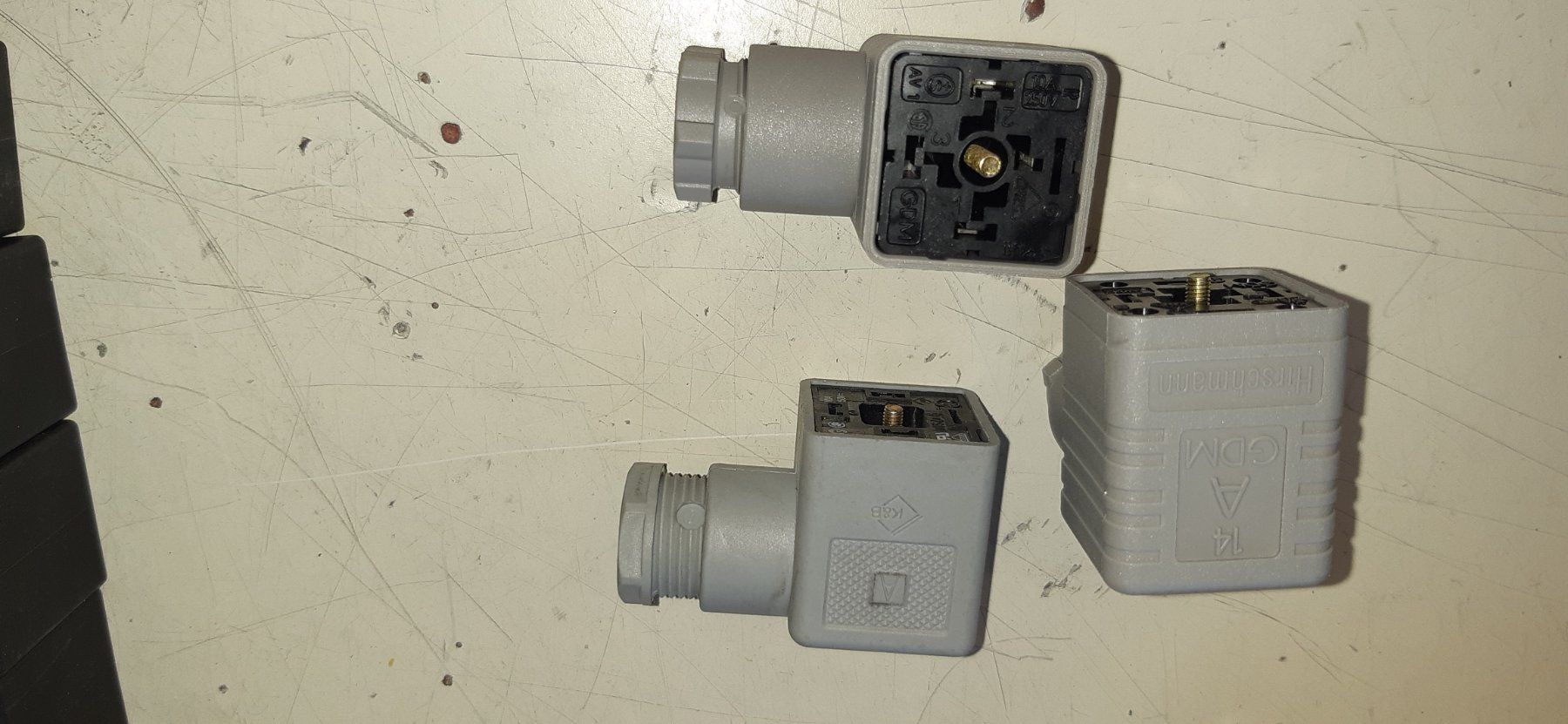 Componenti elettronici: 20 Stk. Ventilstecker Bauform A 18mm Hirschmann – Usato da Fehraltorf venduto da STEMAC01TK 1