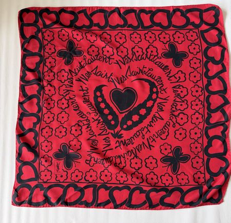 Foulard en soie vintage Yves Saint Laurent