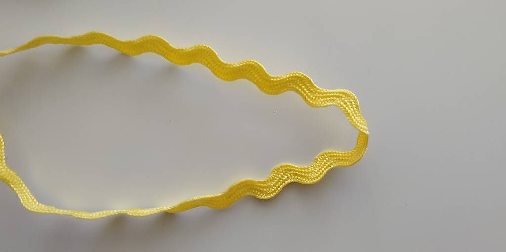 Nastri decorativi: 3 Meter Zig zag Band Einfassband 5mm gelb – Usato da Allschwil venduto da 86d_fmd5 2