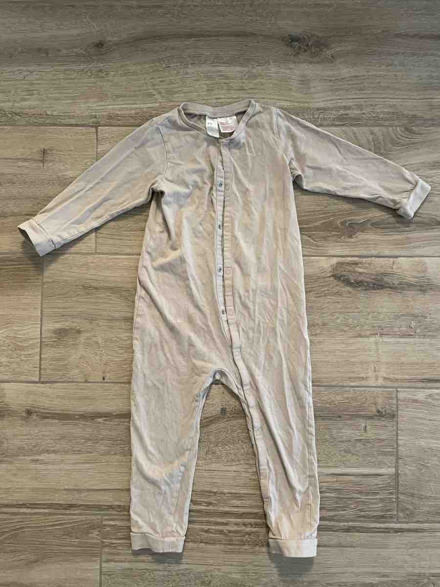 H&M Strampler: H&M langarm Pyjama beige Gr. 98 – Gebraucht aus Winterthur von NaNa24