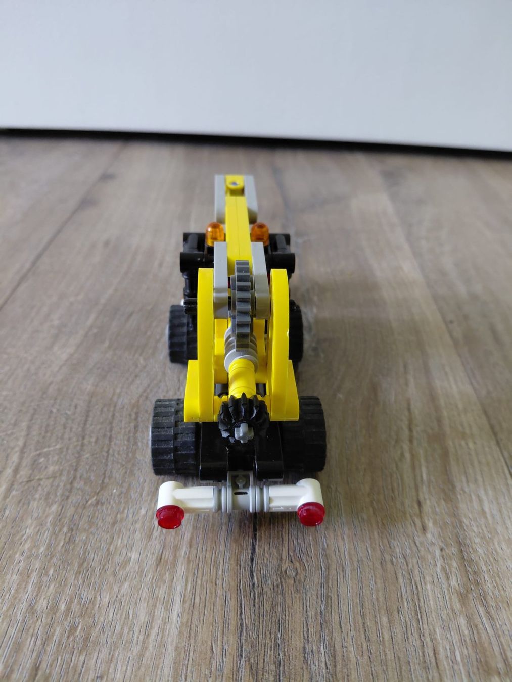 Lego Giocattoli: LEGO Technic 42031 — La camionnette élévatrice – Usato da Eschert venduto da elleajis 2