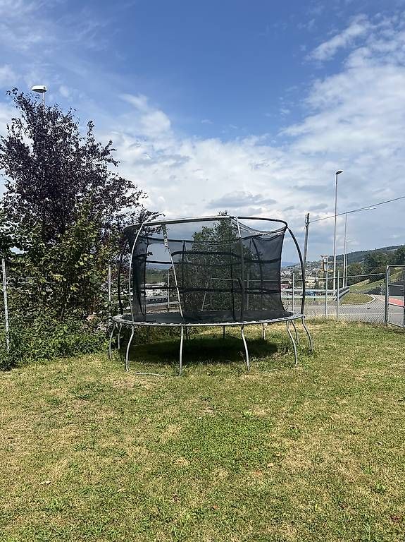 Trampoline: Grosses Trampolin abzugeben – Gebraucht aus Dierikon von liri75