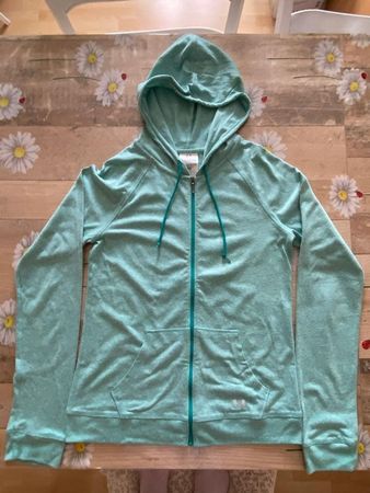 2 Stück Under Armour Damen Hoodie / Jacke Grösse S-M used
