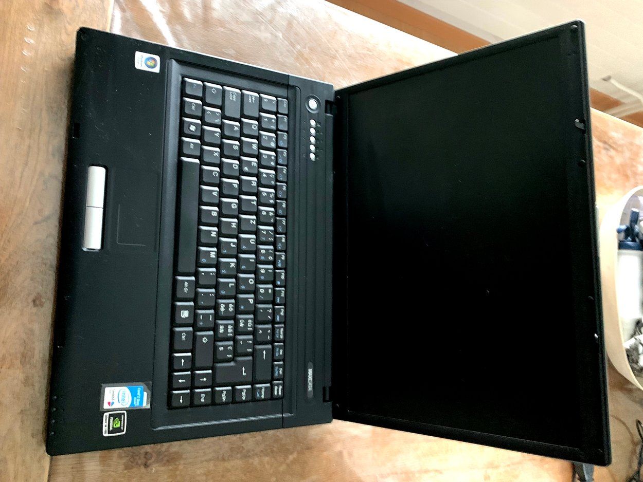Notebook: MAXDATA Model: PR06100IW. Laptop startet nicht. Für Teile. – Usato da Emmen venduto da newdeal1970 1