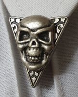 Neu: "Hemd"-Kragen - Spitzen mit Skull