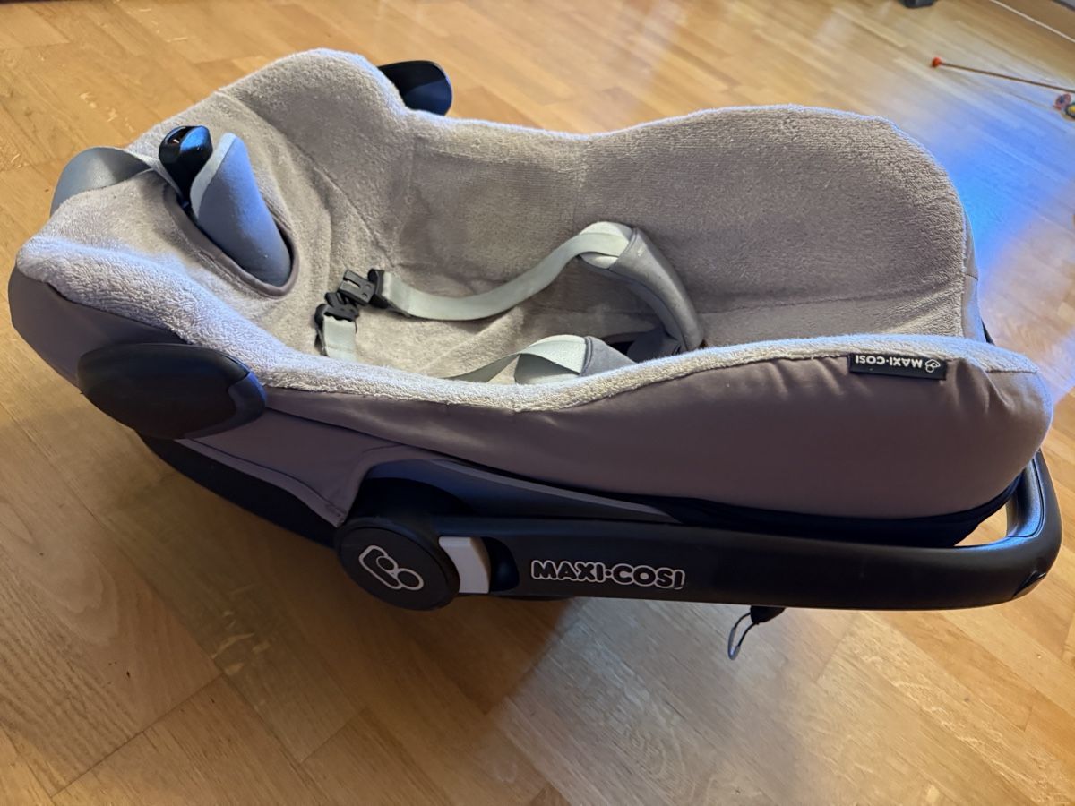 Maxi-Cosi Seggiolini per auto: Maxi Cosi mit Basis – Usato da Altikon venduto da stebu85 2