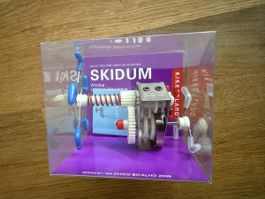 Kikkerland Skidum Windup Kinder Spielzeug Motor