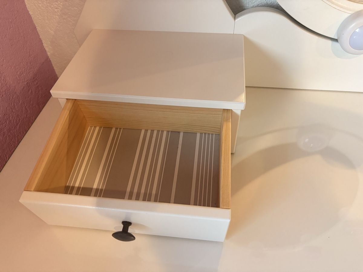 Ikea Coiffeuses: Ikea Schminktisch mit Holzhocker – D'occasion à Spreitenbach par ila_7dfn 1