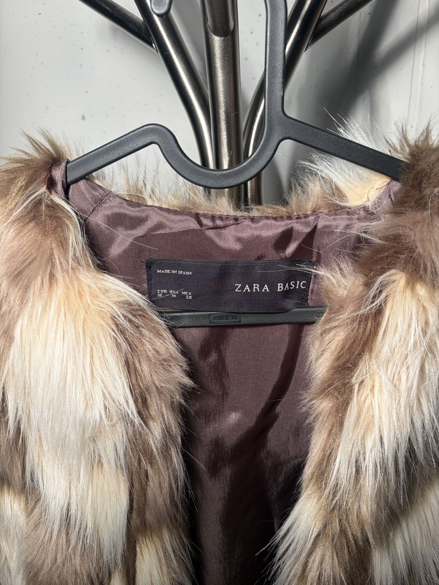 Zara Gilets & Westen: Weste Zara Basic Kunstfell braun beige Grösse M – Gebraucht aus Büsserach von SalebyGianni 1
