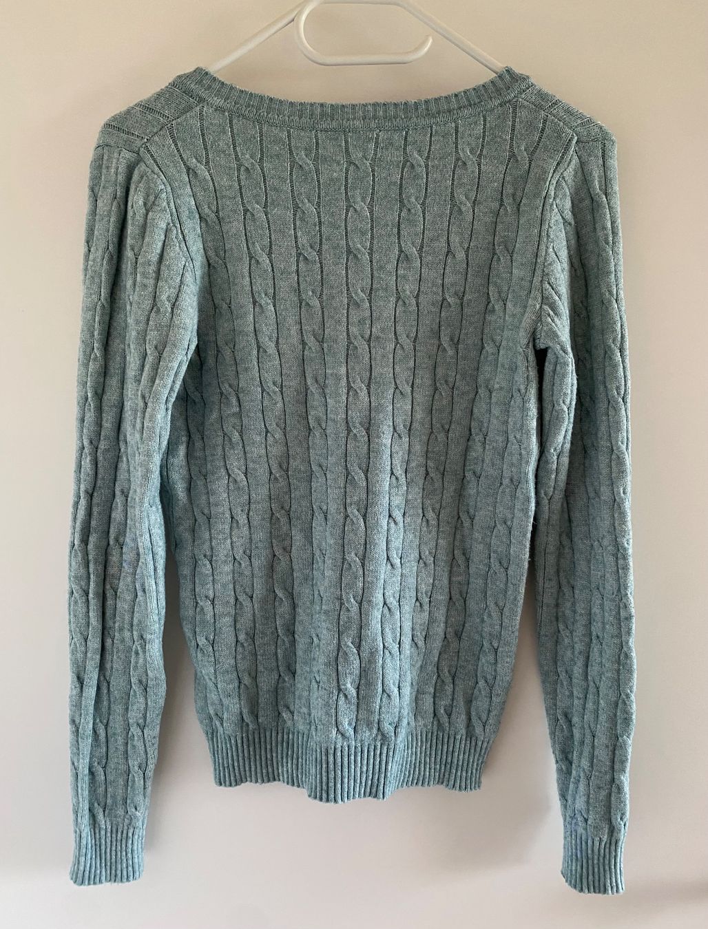 Maglioni & Felpe: Hellblauer Strickpullover mit V-Ausschnitt – Usato da Oberdiessbach venduto da cor_2nrl 1