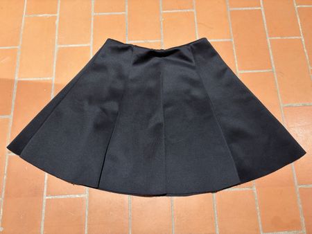 Jupe patineuse noire coupe évasée