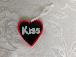 Anhänger aus Keramik "Kiss", 6 cm Schwarz, Rot, Weiss