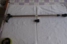 verstellbarer Gehstock links mit Ergonomiegriff