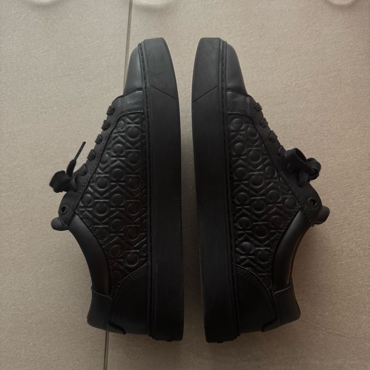 Calvin Klein Scarpe da uomo: Herren Calvin Klein Sneakers Grösse 42 – Nuovo (secondo la descrizione) da Hinwil venduto da norisenya 4