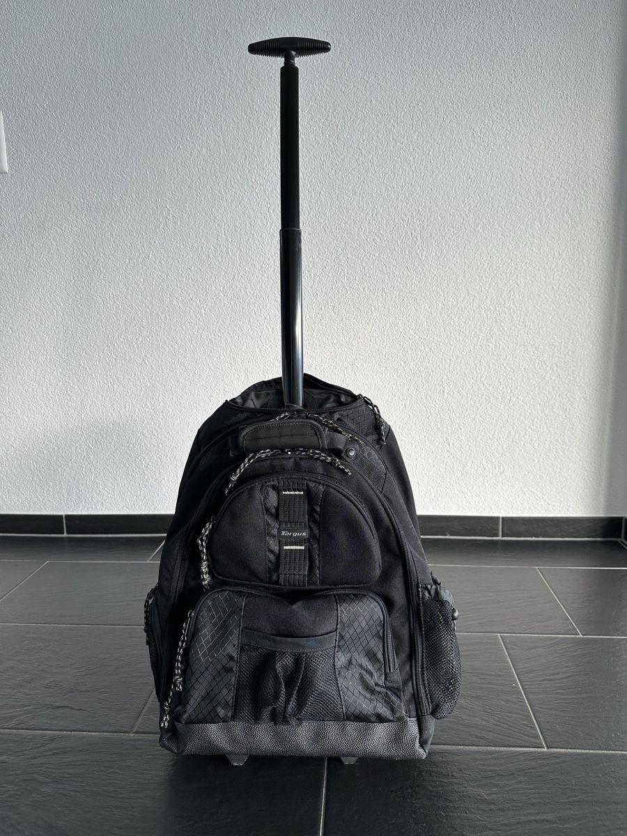 Targus Zaini: Schwarzer Laptop Rucksack – Usato da Luzern venduto da miamibeach2009