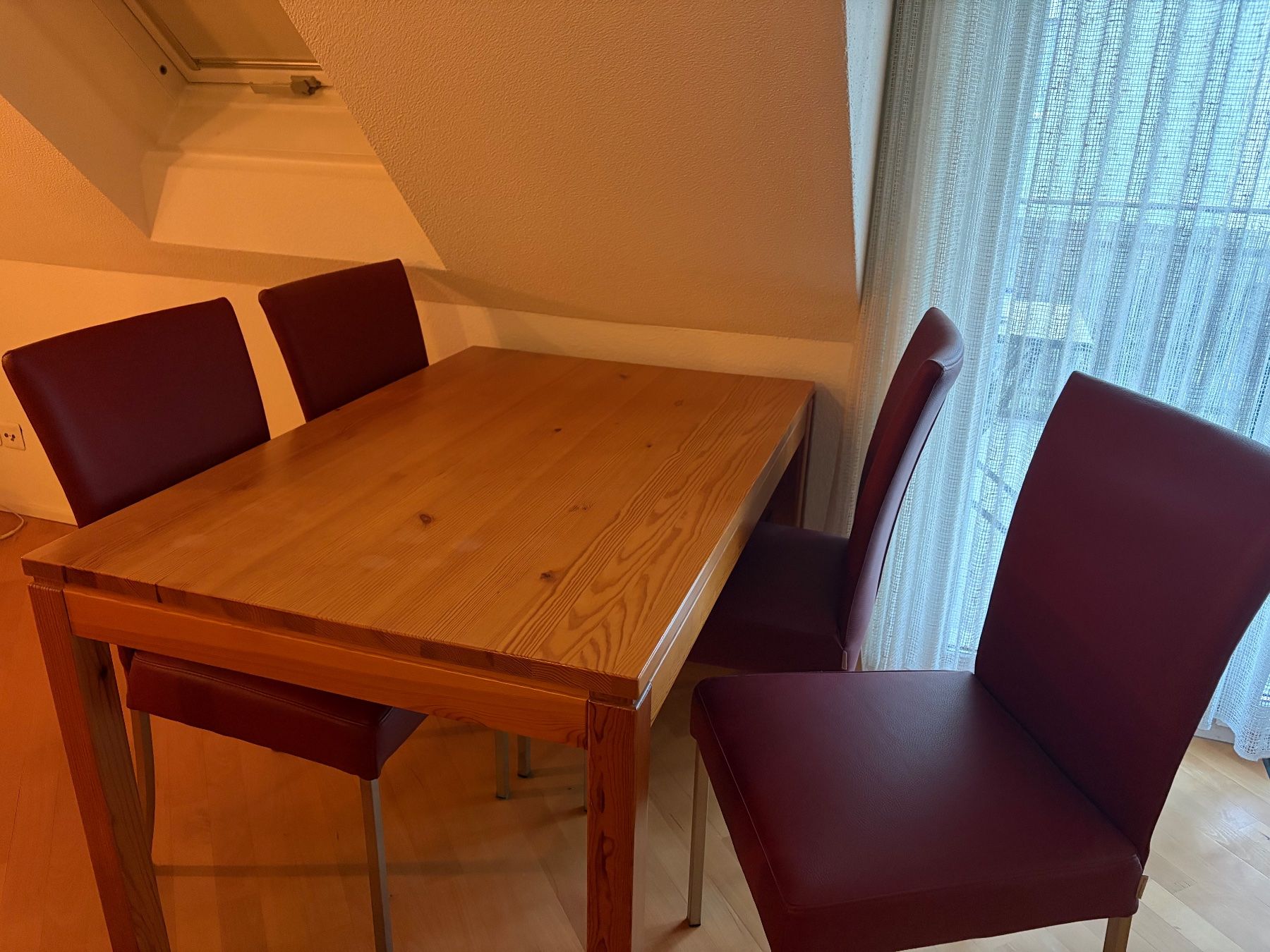 Set di tavolo e panche: Esstisch mit 6 Stühlen – Usato da Zürich venduto da Liefling