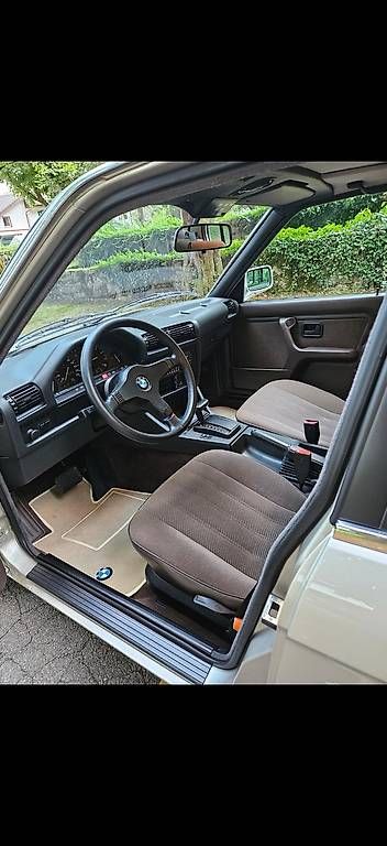 Automobili: BMW E30 320i – Usato da Balsthal venduto da Purina 3