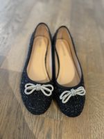 Elegante Ballerina Bouclé, Grösse 39 neuwertig mit Schleife!