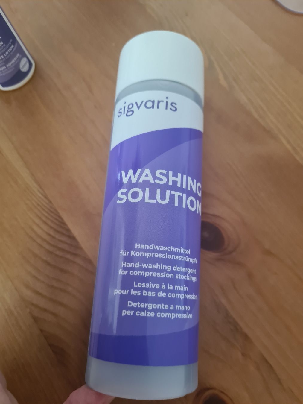 Pflegeprodukte: Sigvaris Waschmittel & Fix Klebelotion – Gebraucht aus Kriens von Mirii91 3