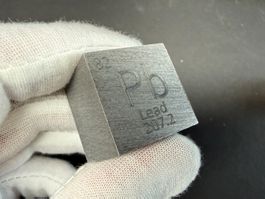 Blei, Elementwürfel mit Gravur 1 Zoll (2.54 cm), 186 g