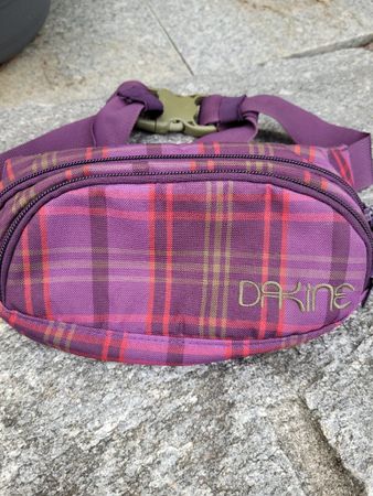Bauchtasche - violett/lila mit Karomuster (Dakine)