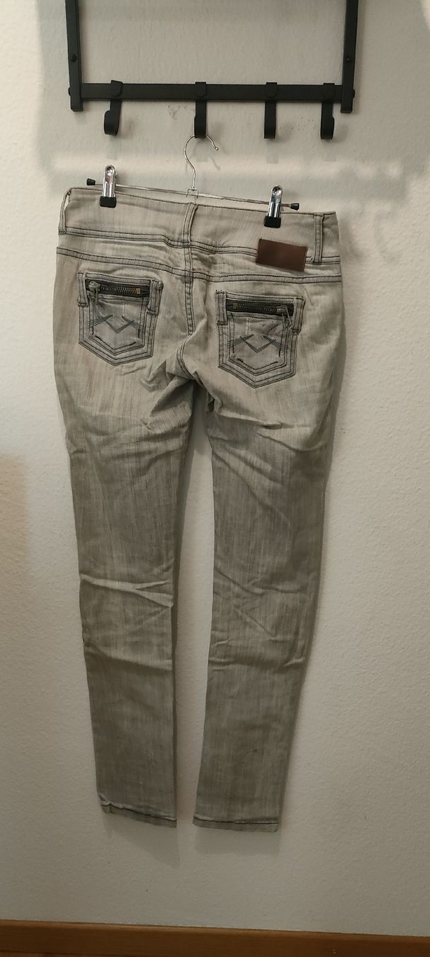 Tally Weijl Jeans: Jeans – Usato da Mönchaltorf venduto da Icelandichorse 1