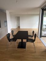 Esstisch + 4 Designerstühle (neu & ungebraucht)