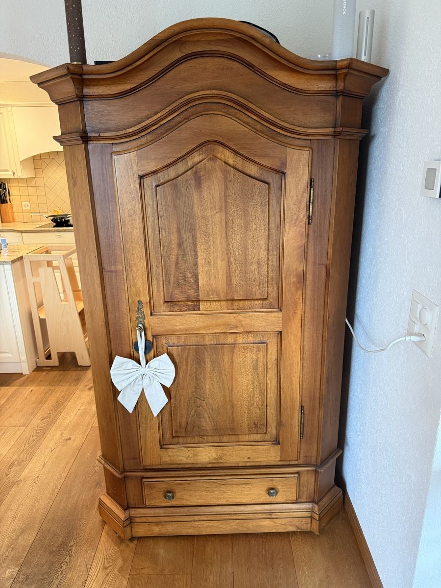 Articoli in legno: Schrank Nussbaum Holz – Usato da Rorbas venduto da erdbeeri91