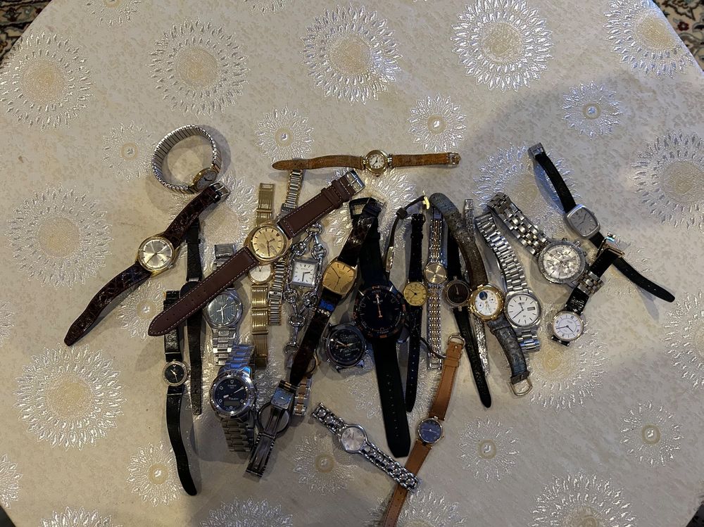 Lot De 9 Montres D'occasion - Variété De Modèles - Parfait Pour Collection Ou Pièces