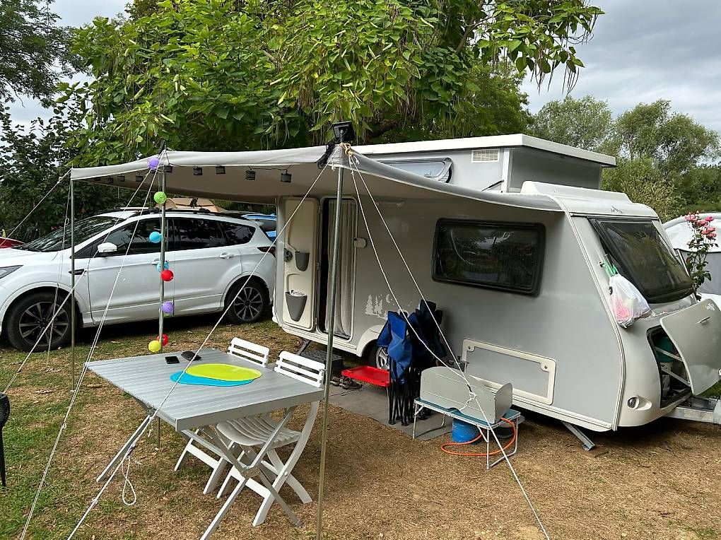 Veicoli da campeggio: Vends caravane surbaissée  – Usato da Riaz venduto da Vandewegheb