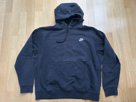 Nike black hoodie. Good condition. Size M.