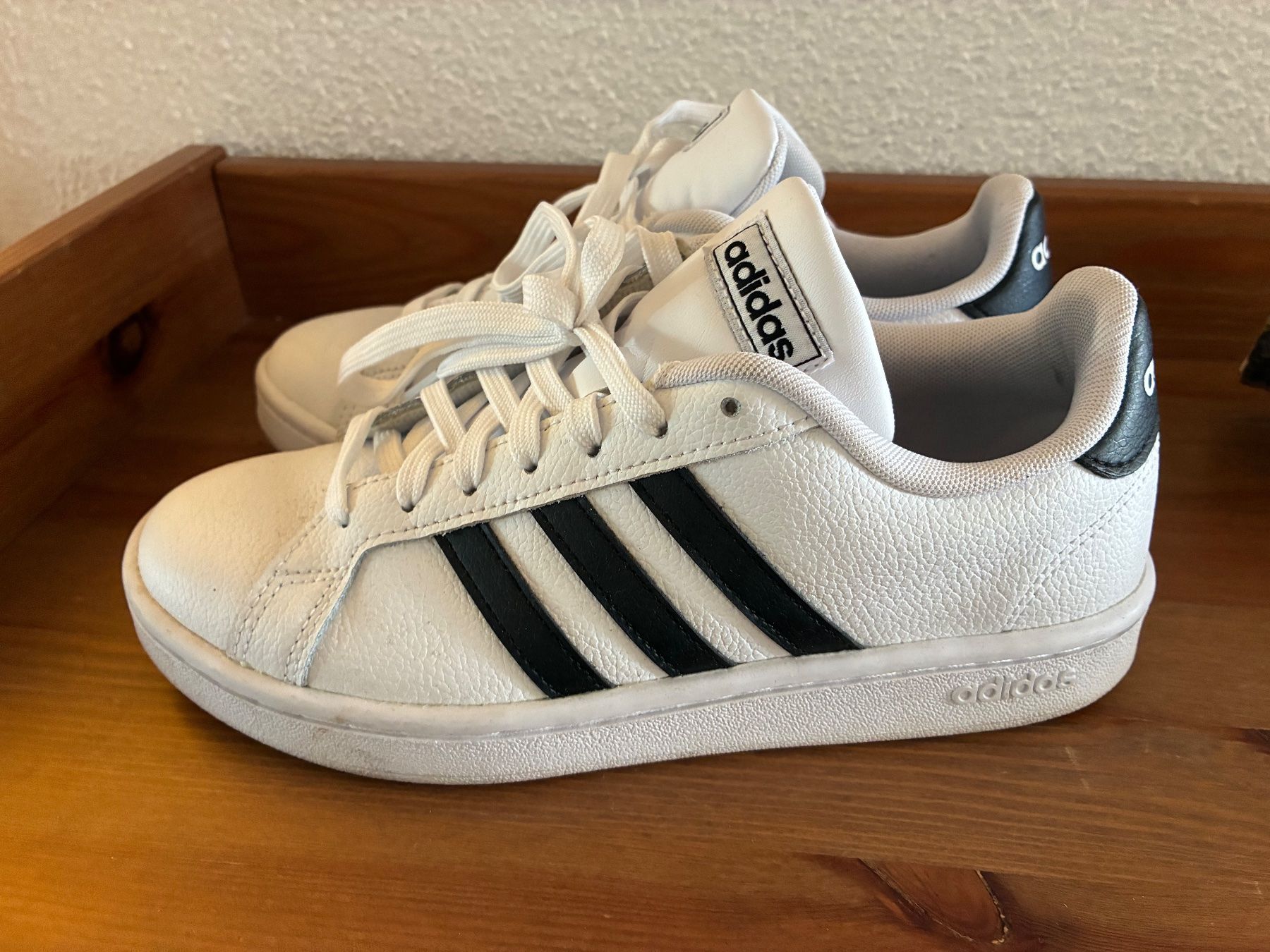 Adidas Chaussures femmes: Adidas Sneaker weiss – D'occasion à Köniz par Joe-Joe 2