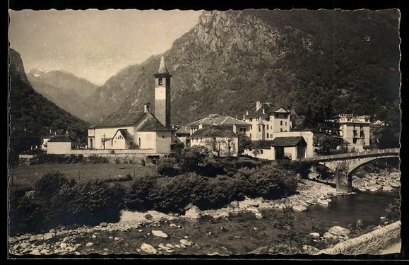 Cartoline postali: Bignasco, Veduta del paese con chiesa e  – Usato da Berlin venduto da bartko-reher